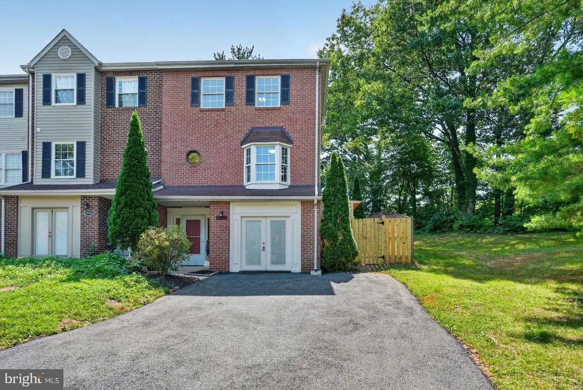 19501 White Saddle Dr, Germantown, MD 20874 - #1
