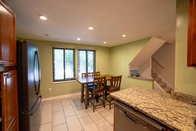 11652 Bedford Ct, Germantown, MD 20876 - #2