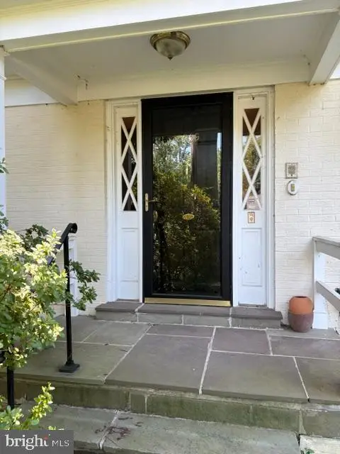8209 Burning Tree Rd, Bethesda, MD 20817 - #3