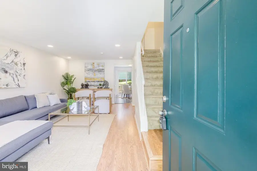 20528 Strath Haven Dr, Gaithersburg, MD 20886 - #2