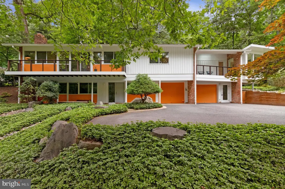 8004 Park Overlook Dr, Bethesda, MD 20817 - #1