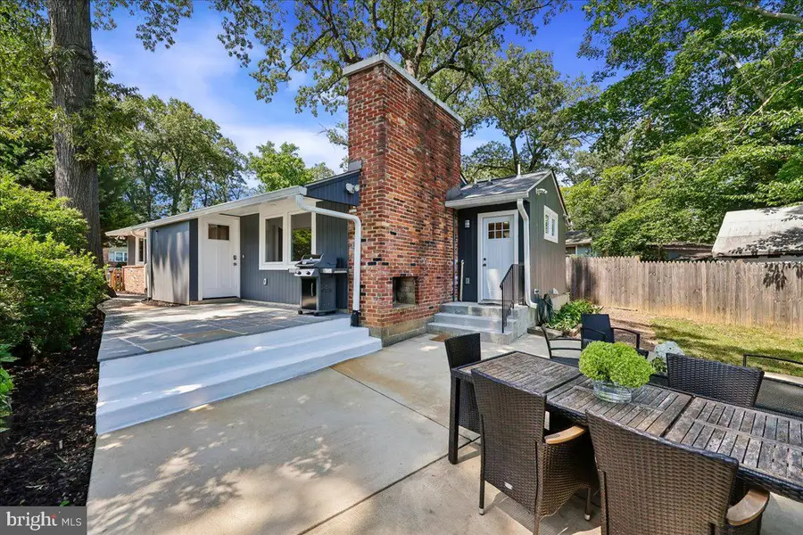 8407 Tahona Dr, Silver Spring, MD 20903 - #2