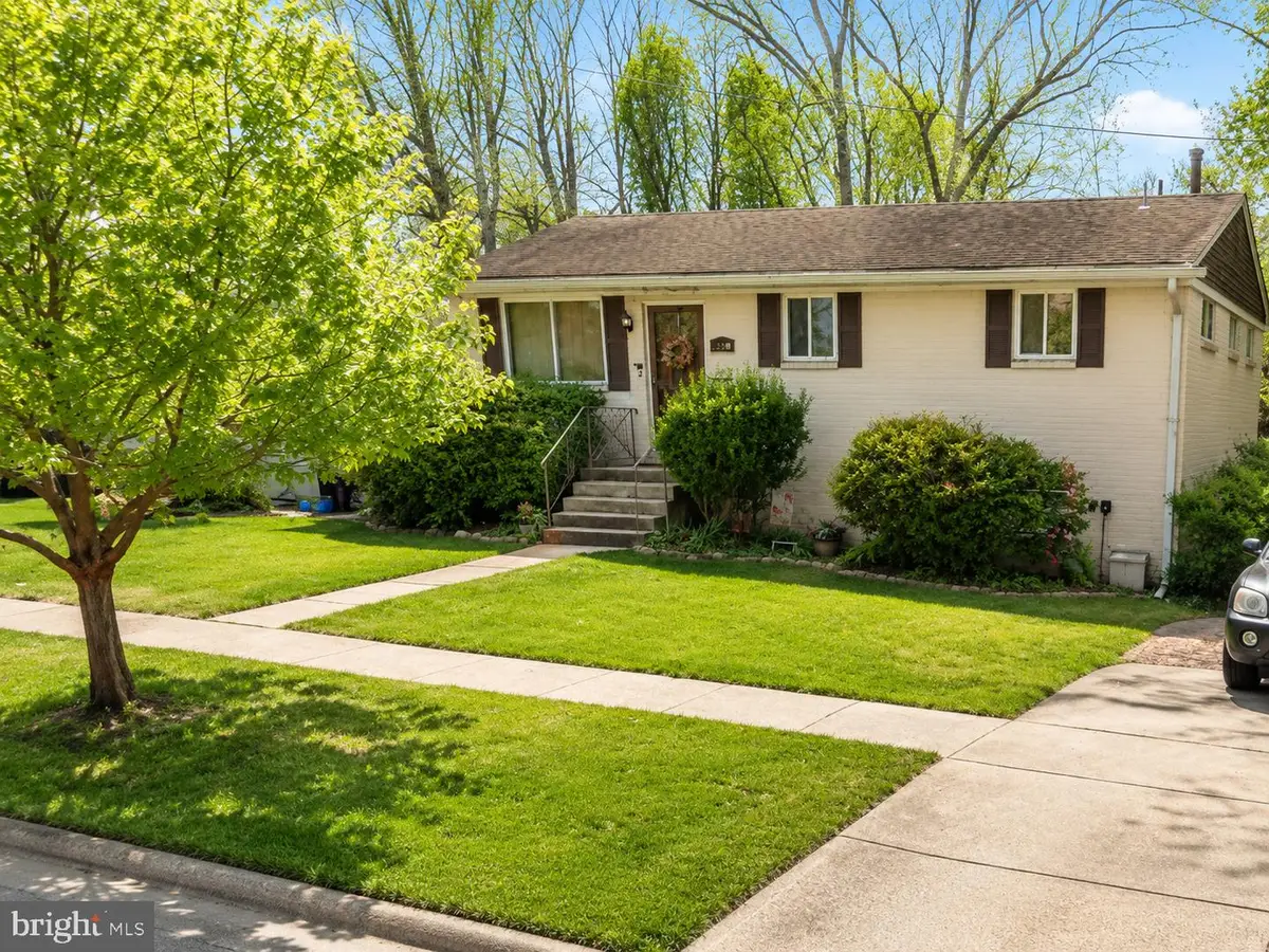 11008 Troy Rd, Rockville, MD 20852 - #1