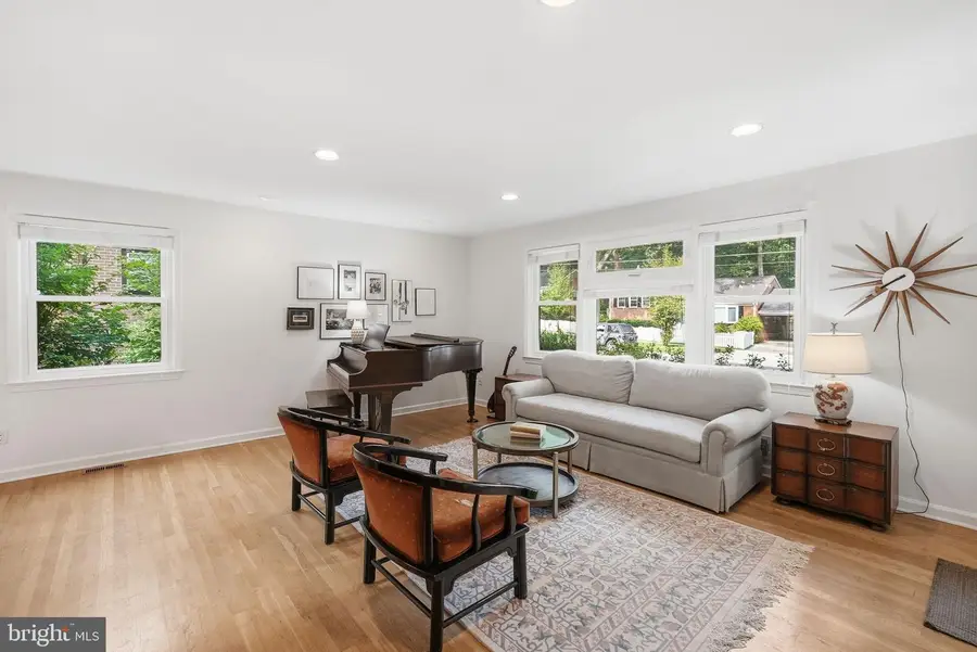 630 Blossom Dr, Rockville, MD 20850 - #3