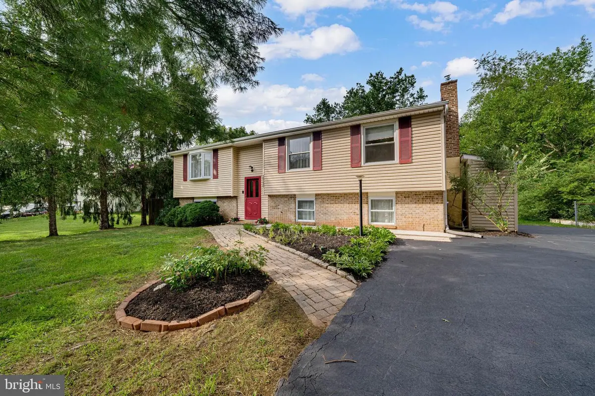 19130 Dowden Cir, Poolesville, MD 20837 - #1