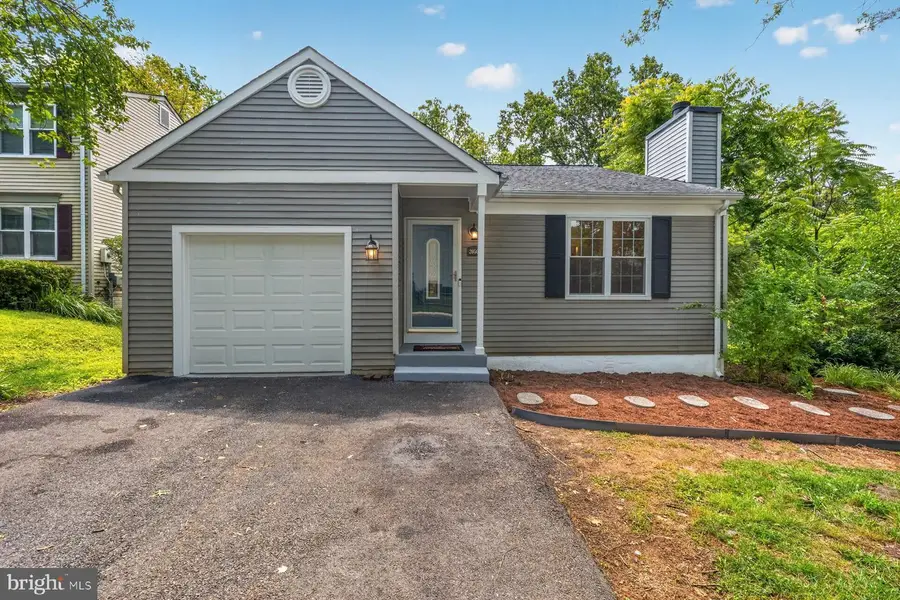 20501 Neerwinder St, Germantown, MD 20874 - #2