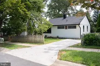 1229 Simmons Dr, Rockville, MD 20851 - #2
