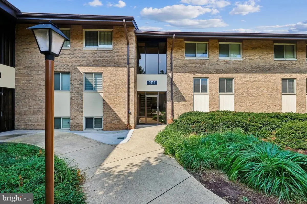 9910 Walker House Rd #4, Gaithersburg, MD 20886 - #1