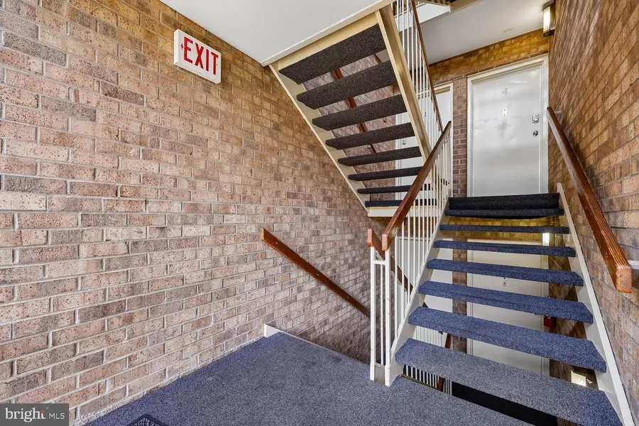 9910 Walker House Rd #4, Gaithersburg, MD 20886 - #3