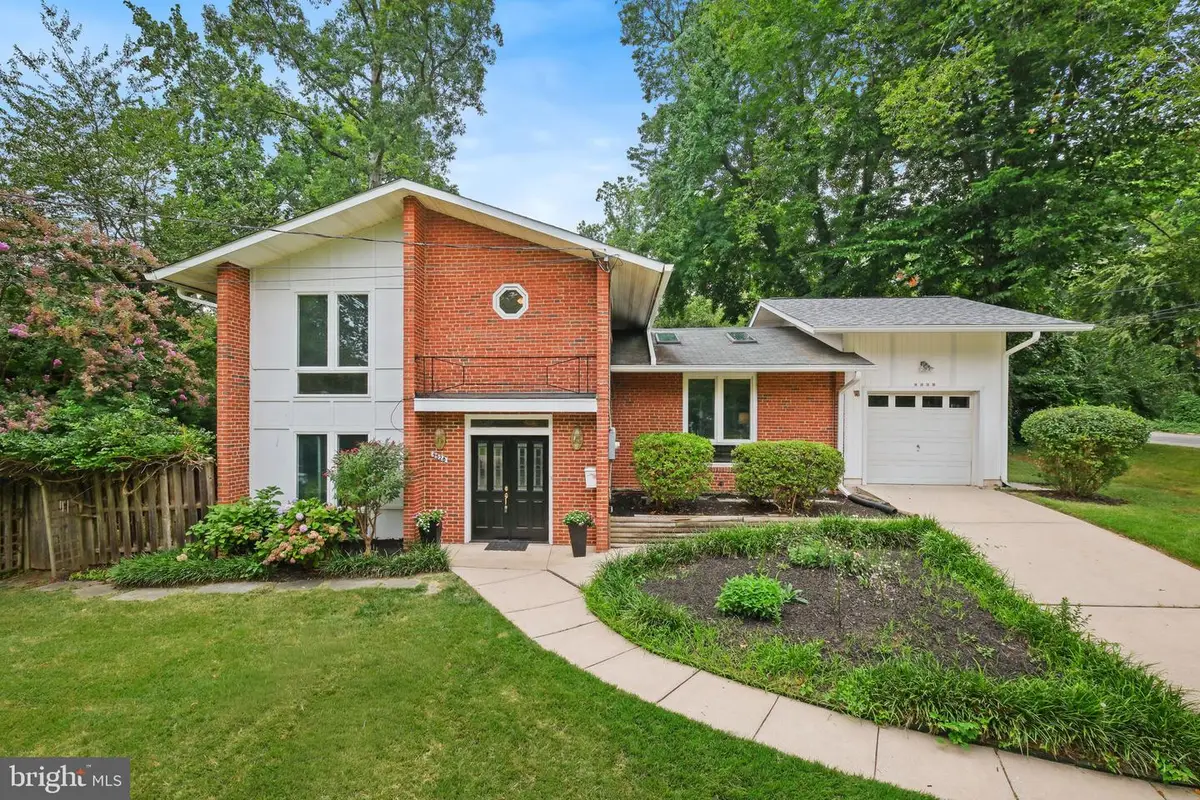 9528 Starmont Rd, Bethesda, MD 20817 - #1