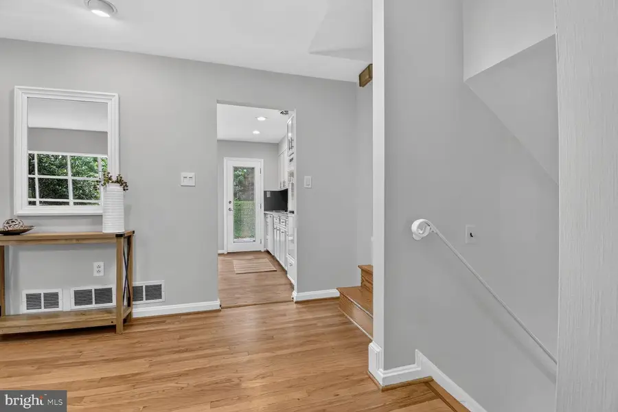 8511 Freyman Dr, Chevy Chase, MD 20815 - #3