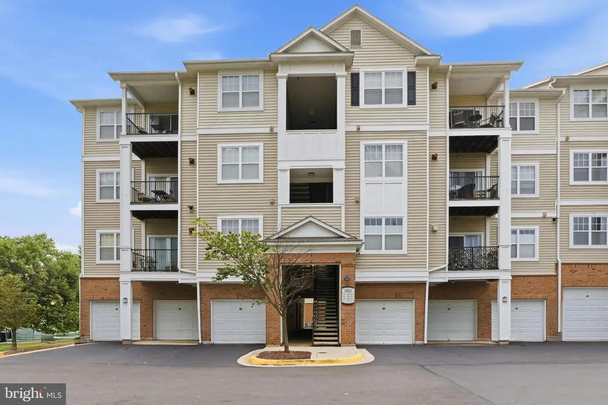 19611 Galway Bay Cir #402, Germantown, MD 20874 - #1