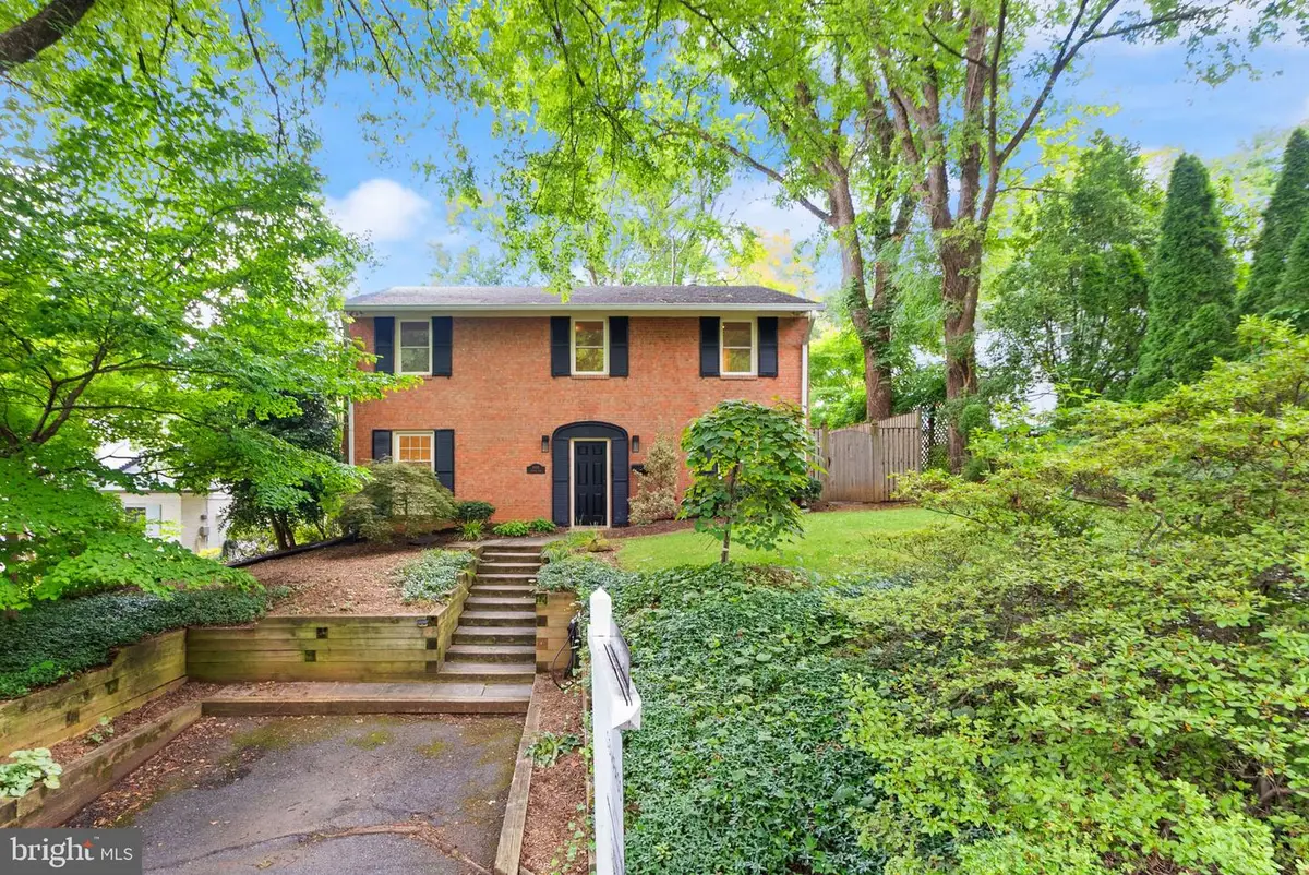 6010 Benalder Dr, Bethesda, MD 20816 - #1