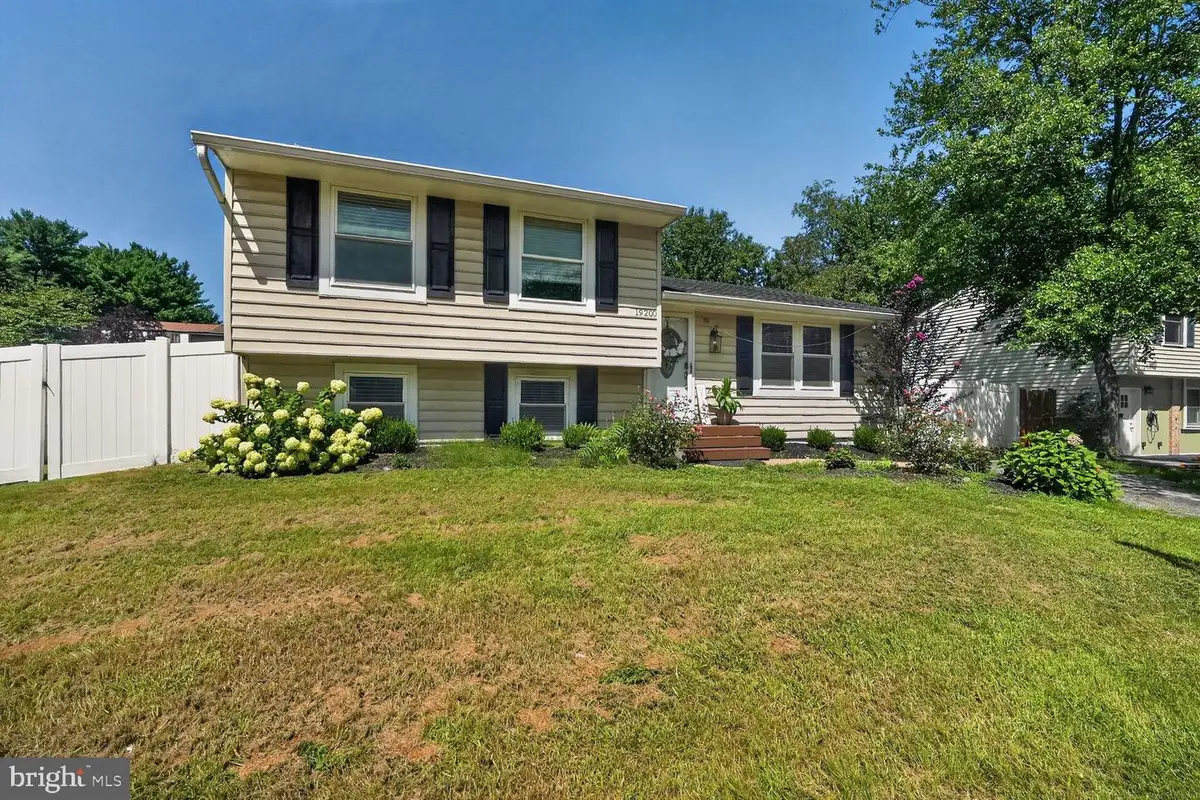 19200 Saint Johnsbury Ln, Germantown, MD 20876 - #1
