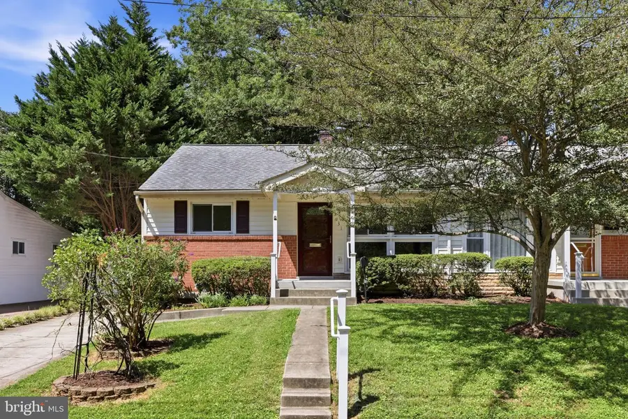 631 W Lynfield Dr, Rockville, MD 20850 - #2