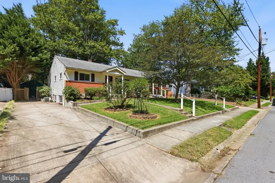 631 W Lynfield Dr, Rockville, MD 20850 - #3