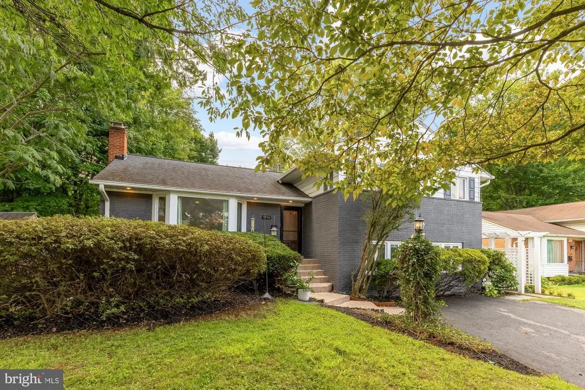 5910 Greentree Rd, Bethesda, MD 20817 - #1