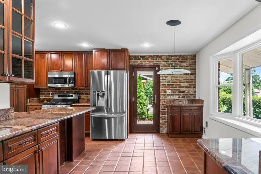 11820 Enid Dr, Rockville, MD 20854 - #2