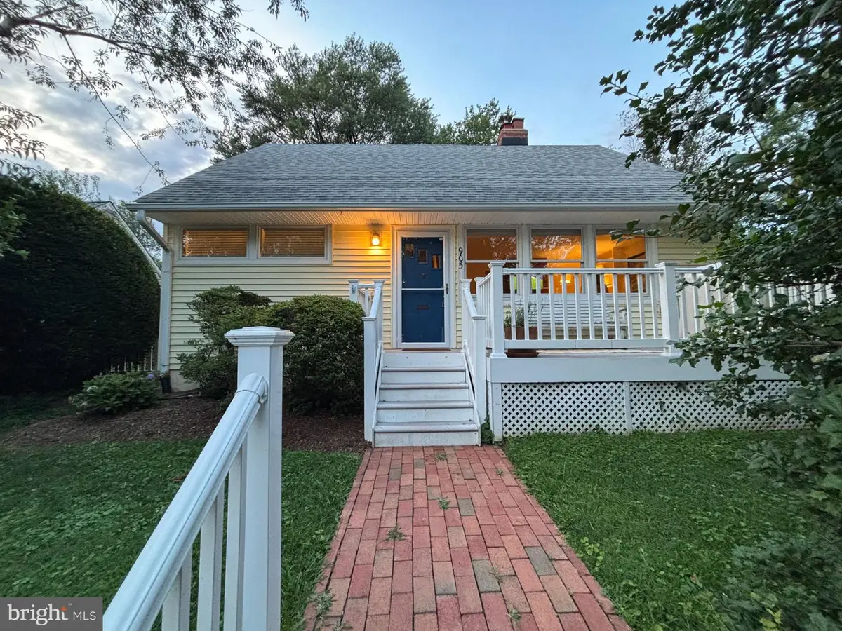 905 Robin Rd, Silver Spring, MD 20901 - #1
