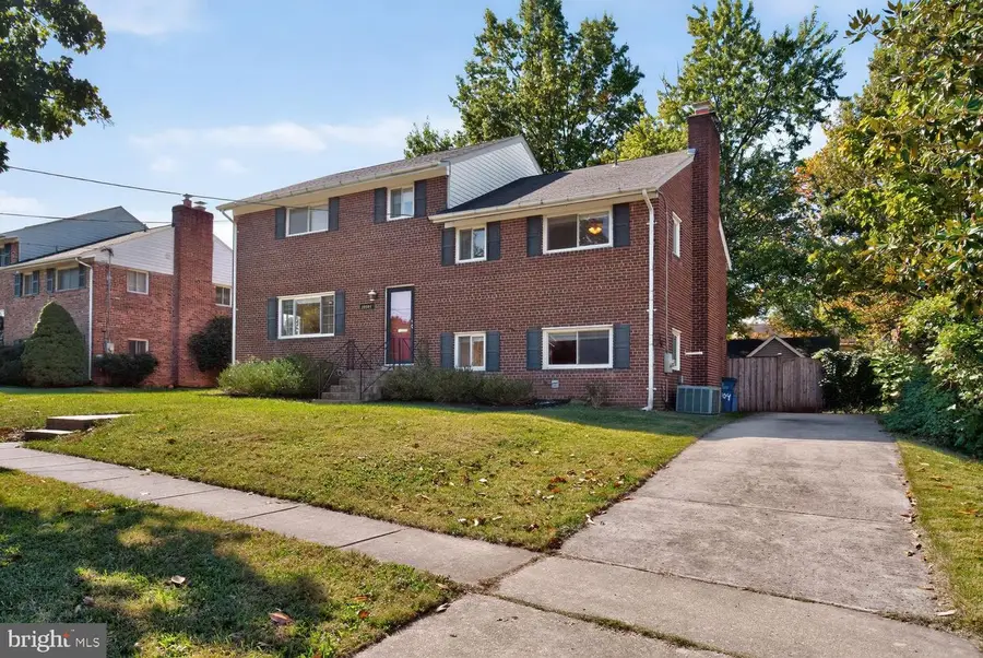 10004 Belhaven Rd, Bethesda, MD 20817 - #2