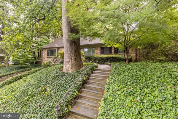 5810 Overlea Rd, BETHESDA, MD 20816