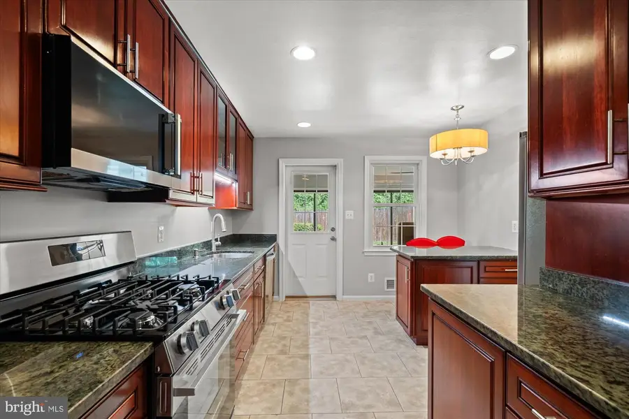 9805 Raleigh Tavern Ct, Bethesda, MD 20814 - #2