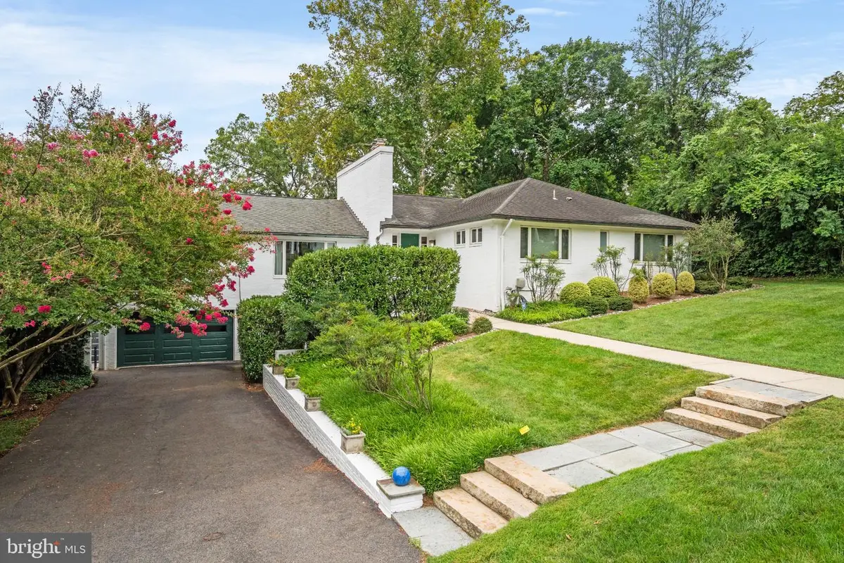 9219 Levelle Dr, Chevy Chase, MD 20815 - #1