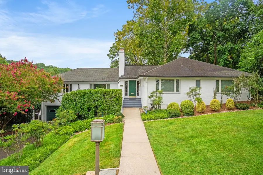 9219 Levelle Dr, Chevy Chase, MD 20815 - #2