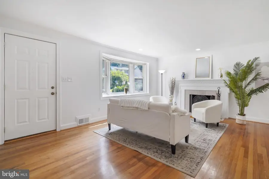 3603 Faircastle Dr, Chevy Chase, MD 20815 - #3