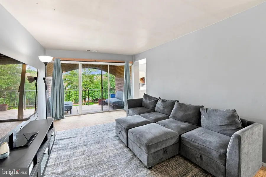 402 Girard St #9, Gaithersburg, MD 20877 - #2