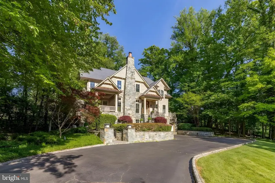 8819 Chalon Dr, Bethesda, MD 20817 - #2
