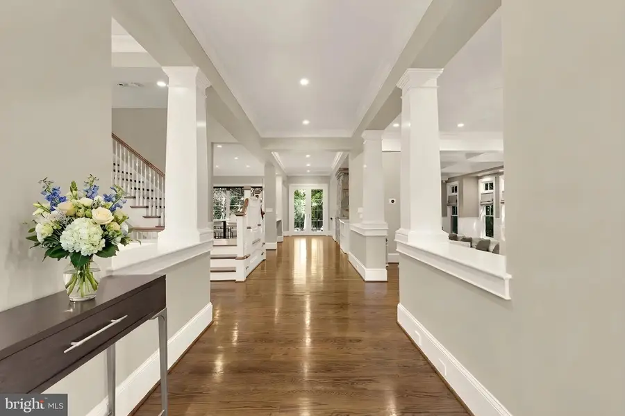 8819 Chalon Dr, Bethesda, MD 20817 - #3