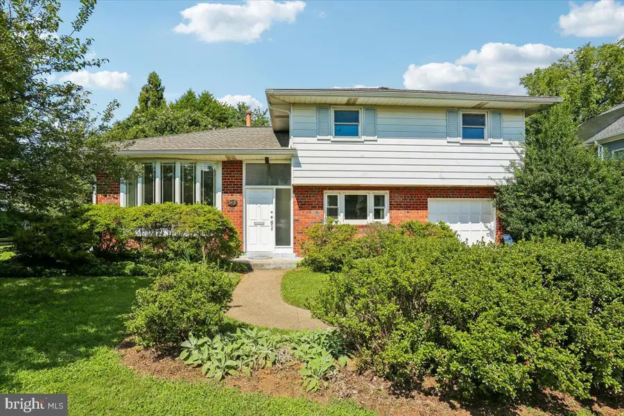 5815 Folkstone Rd, Bethesda, MD 20817 - #2