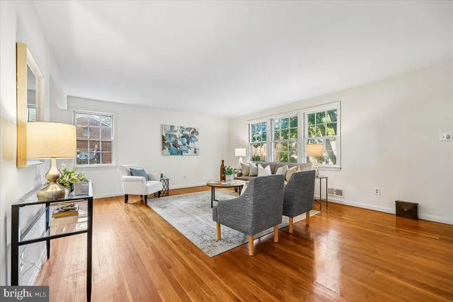 627 Crocus Dr, Rockville, MD 20850 - #3