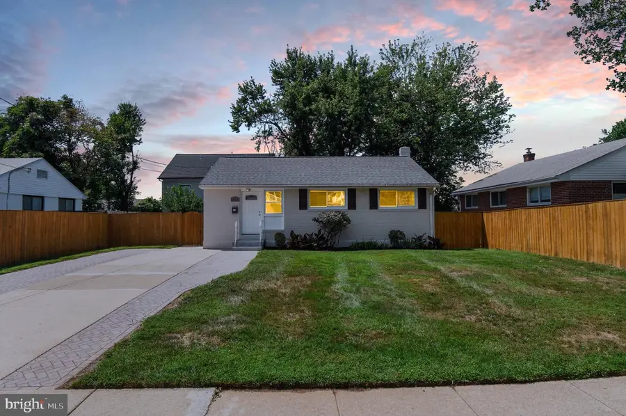 10012 Sinnott Dr, Bethesda, MD 20817 - #2