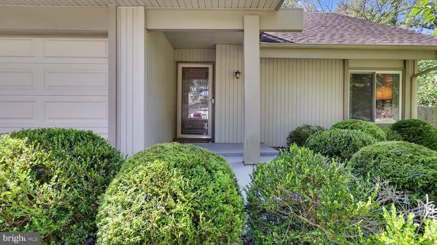 9136 Tulip Grove Rd, Gaithersburg, MD 20879 - #3