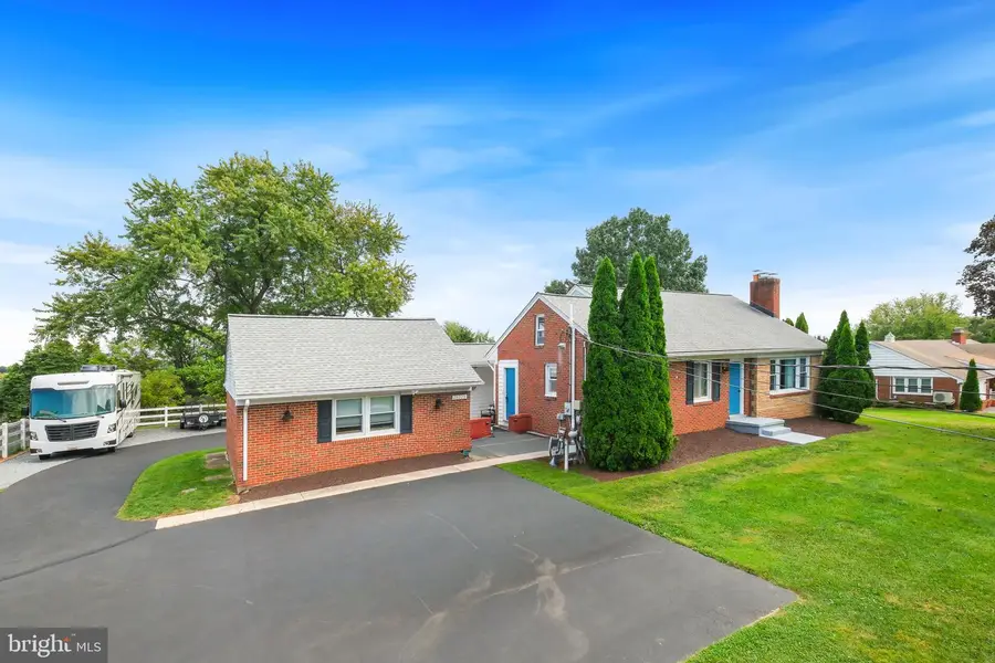 25223 Oak Dr, Damascus, MD 20872 - #2