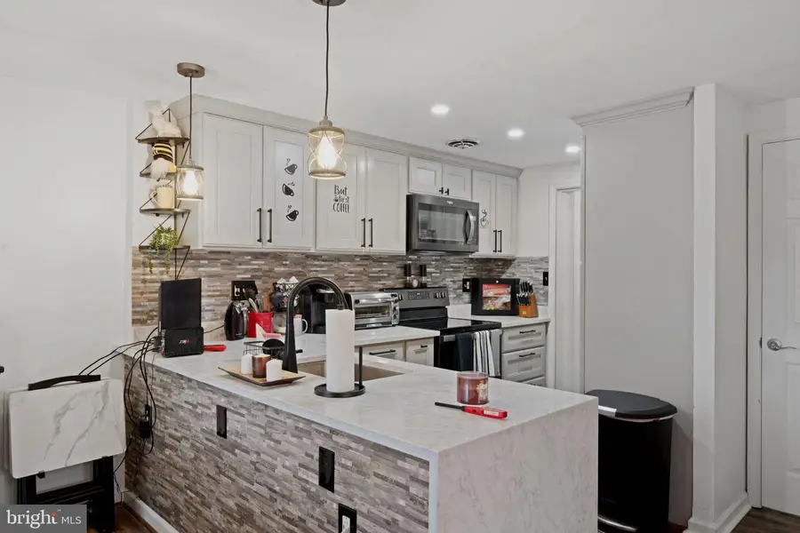 8812 Rustburg Cir, Montgomery Village, MD 20886 - #3