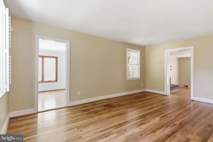 10010 Raynor Rd, Silver Spring, MD 20901 - #2