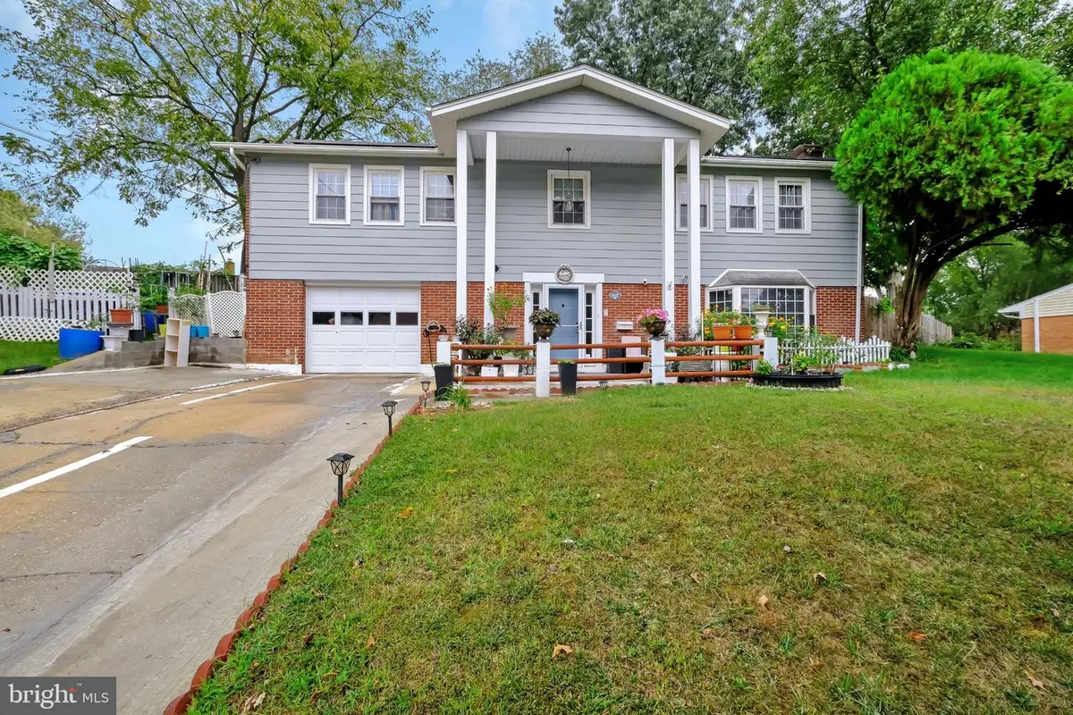 14117 Chelmsford Rd, Rockville, MD 20853 - #1