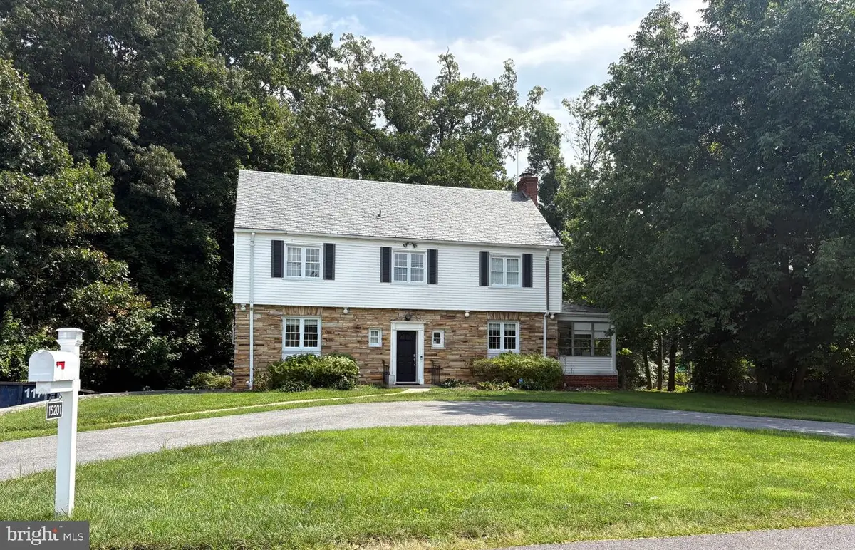 15201 Rosecroft Rd, Rockville, MD 20853 - #1