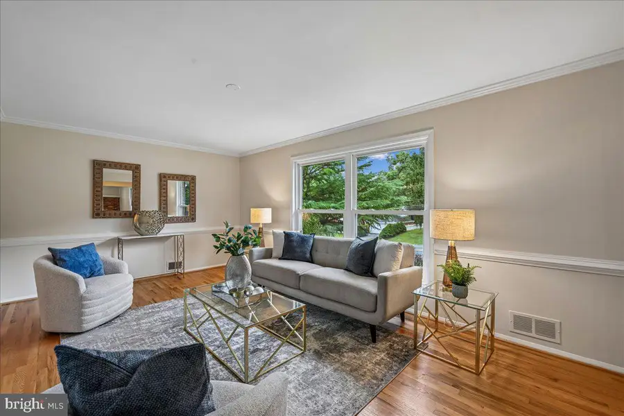 8807 Bells Mill Rd, Potomac, MD 20854 - #3