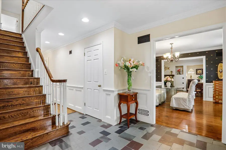9612 Kentsdale Dr, Potomac, MD 20854 - #3