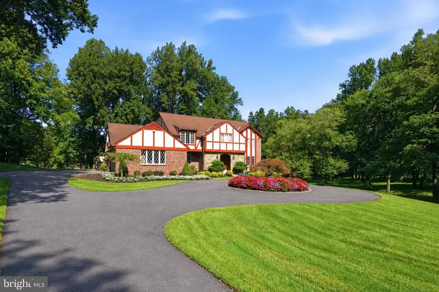 10804 Lockland Rd, Potomac, MD 20854 - #2