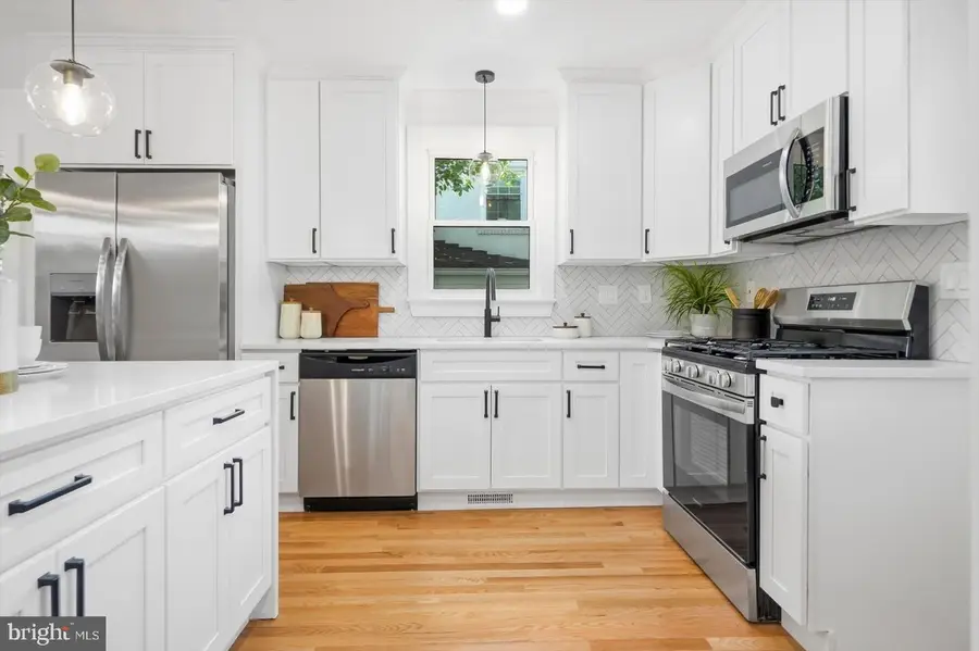 9424 Colesville Rd, Silver Spring, MD 20901 - #2