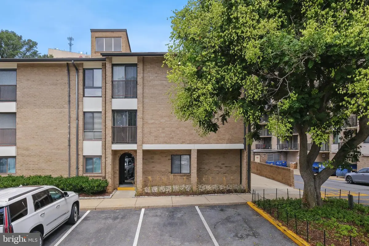 114 Monroe St #114-10, Rockville, MD 20850 - #1
