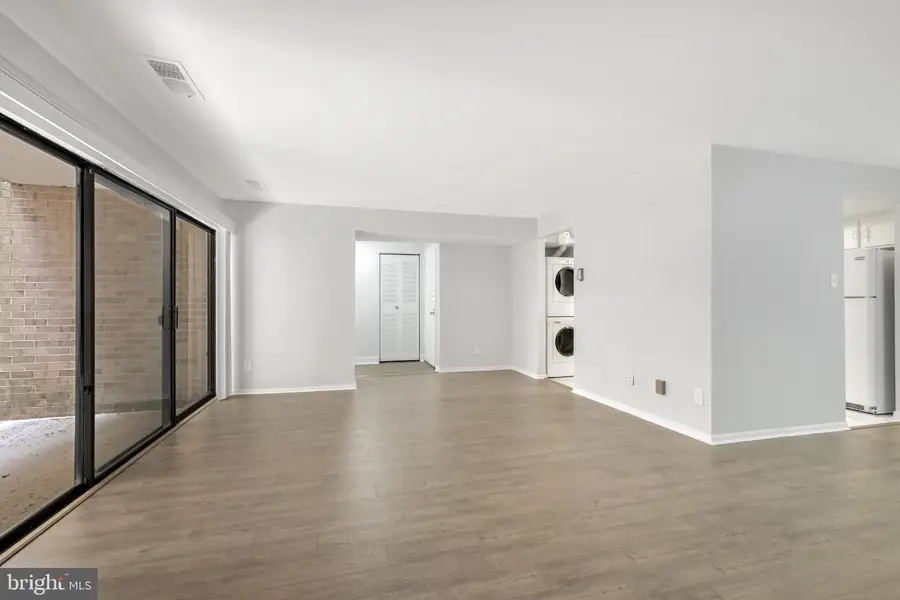 114 Monroe St #114-10, Rockville, MD 20850 - #2