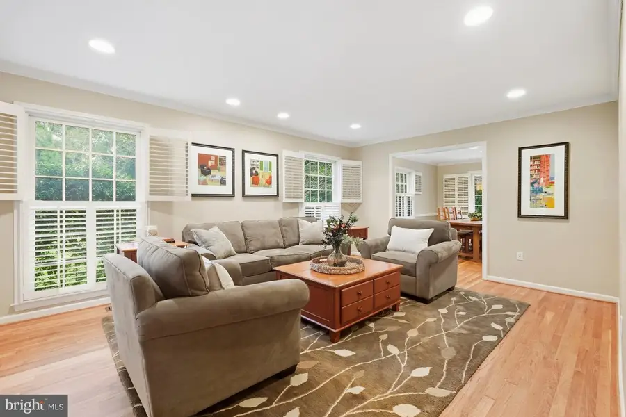 8200 W Gainsborough Ct, Potomac, MD 20854 - #2