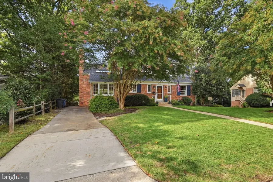 9716 Carriage Rd, Kensington, MD 20895 - #2