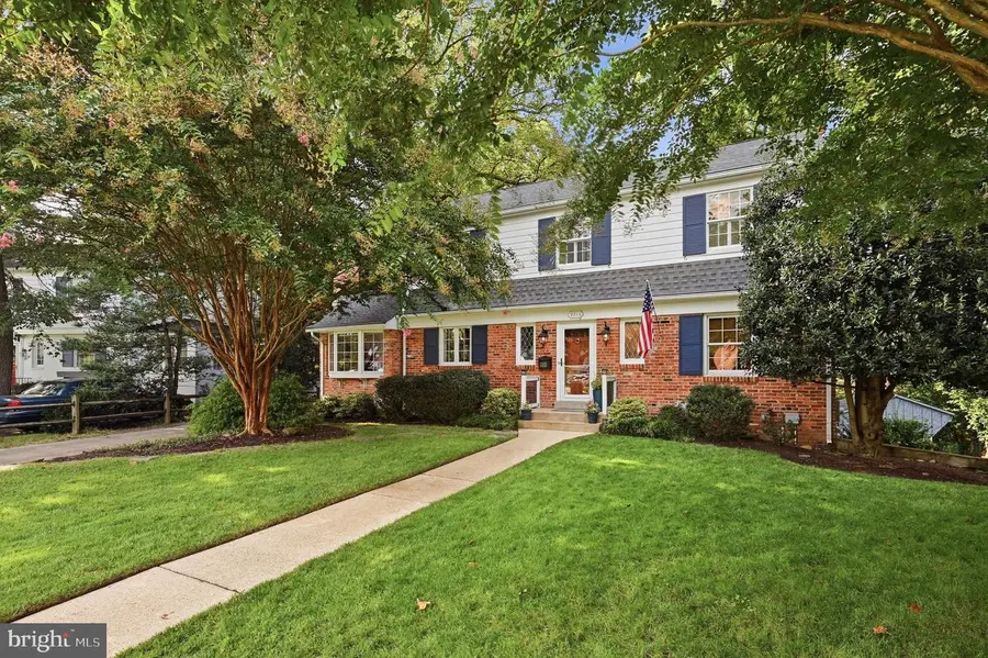 9716 Carriage Rd, Kensington, MD 20895 - #3
